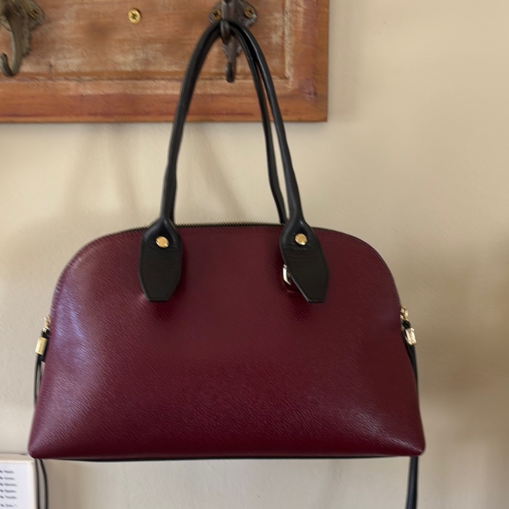 INNUE Made In Italy, Genuine Leather. Elegant Burgundy Handbag